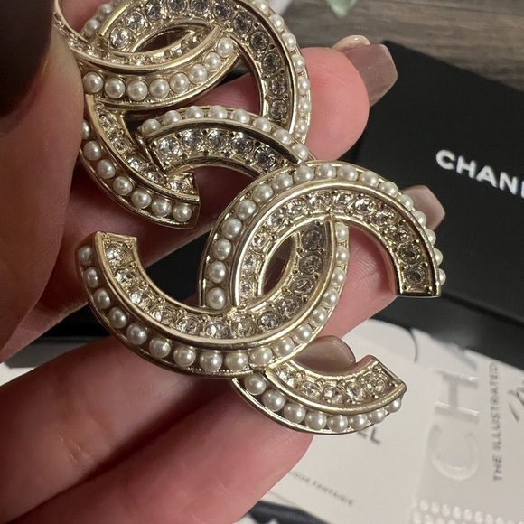 Chanel Statement X-Large Gold Crystal Faux Pearl CC Clip On Earrings - Picture 9 of 11
